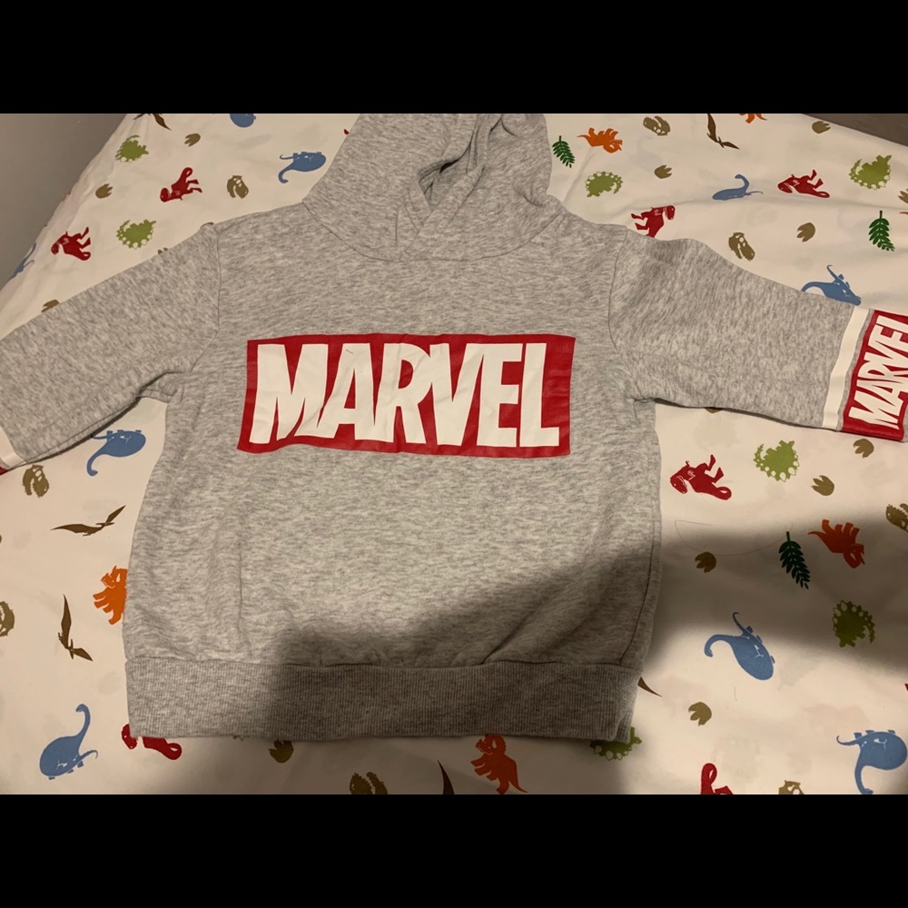 H&M Boys/Girls pre owned Marvel sweater